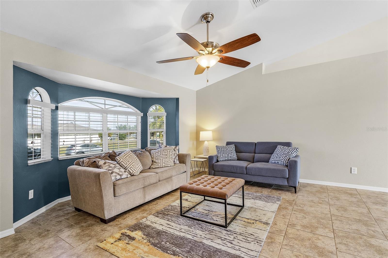 Image 4 of 22 For 1827 6th Avenue