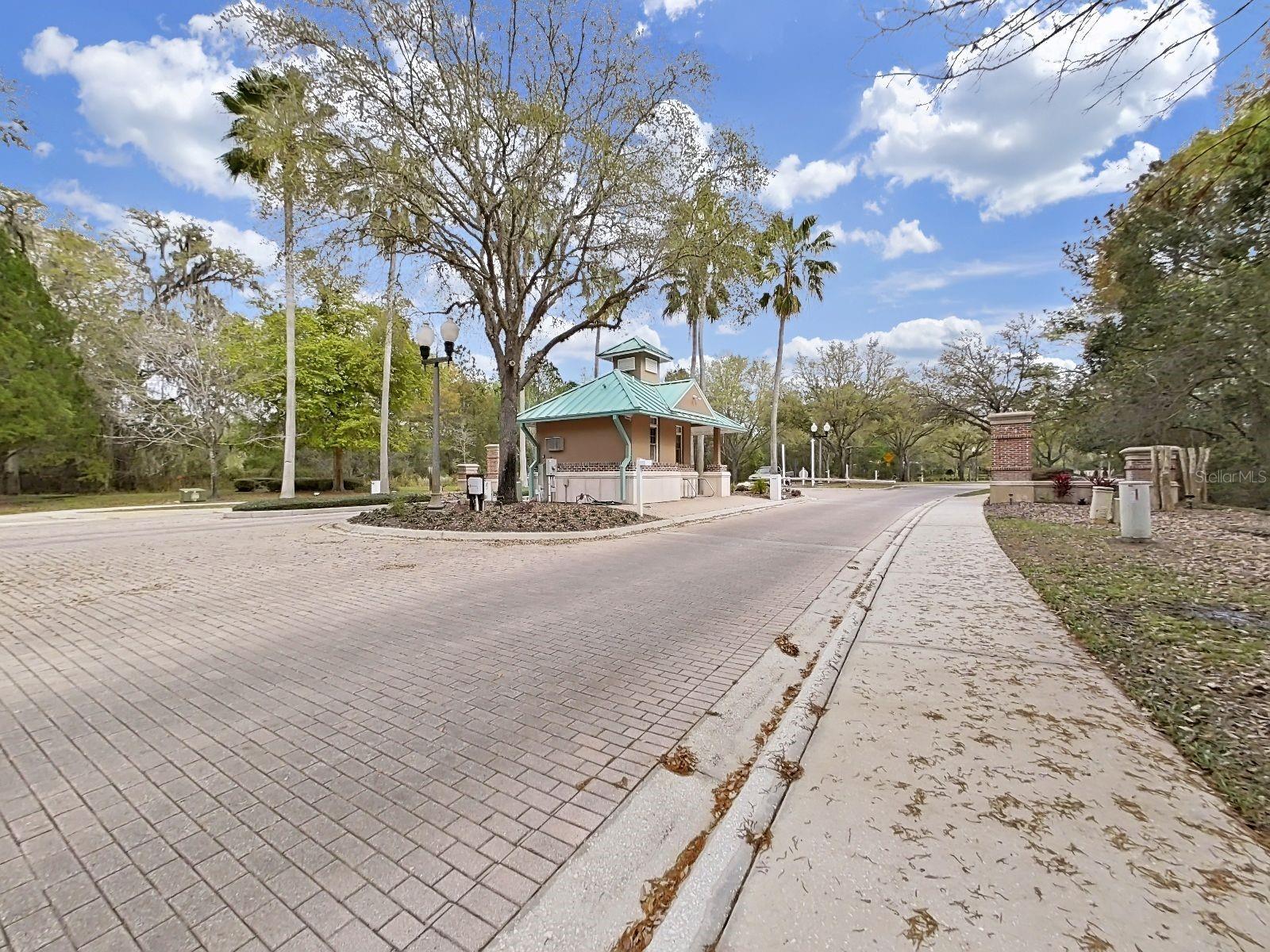 Listing photo id 2 for 4302 Gevalia Drive