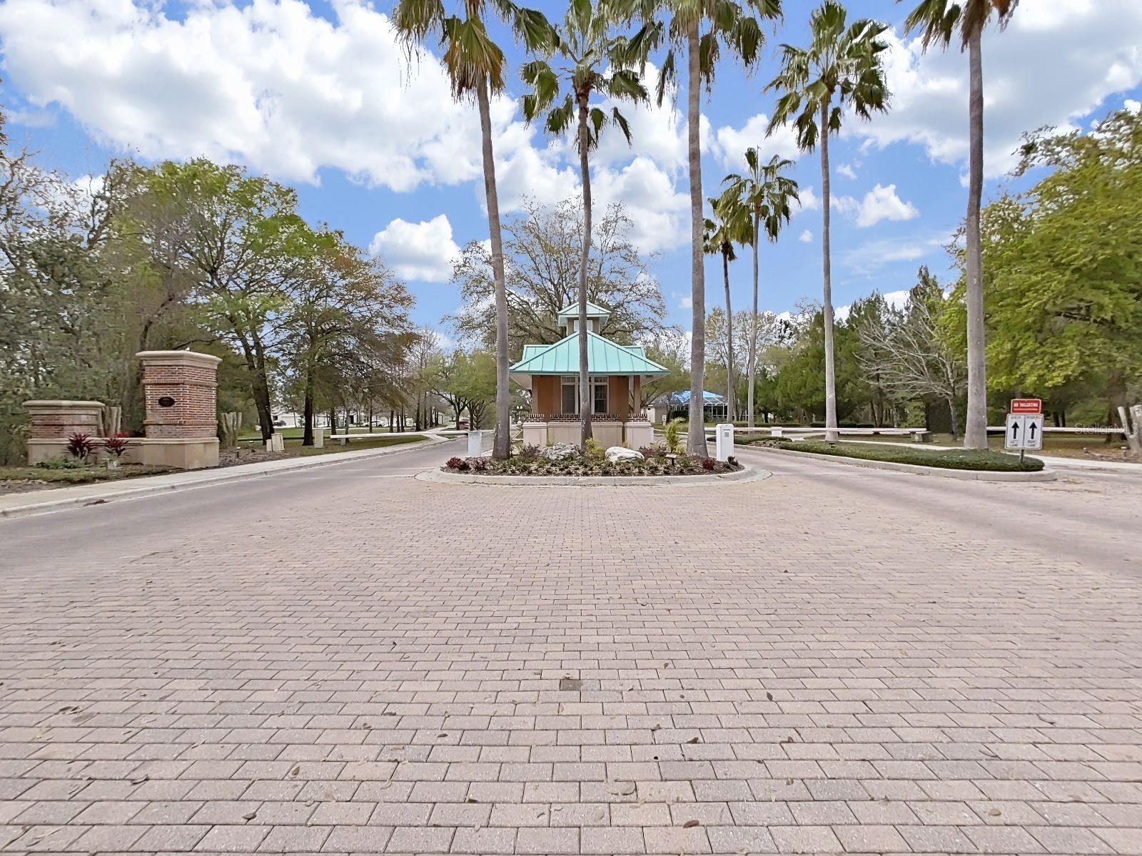 Listing photo id 3 for 4302 Gevalia Drive