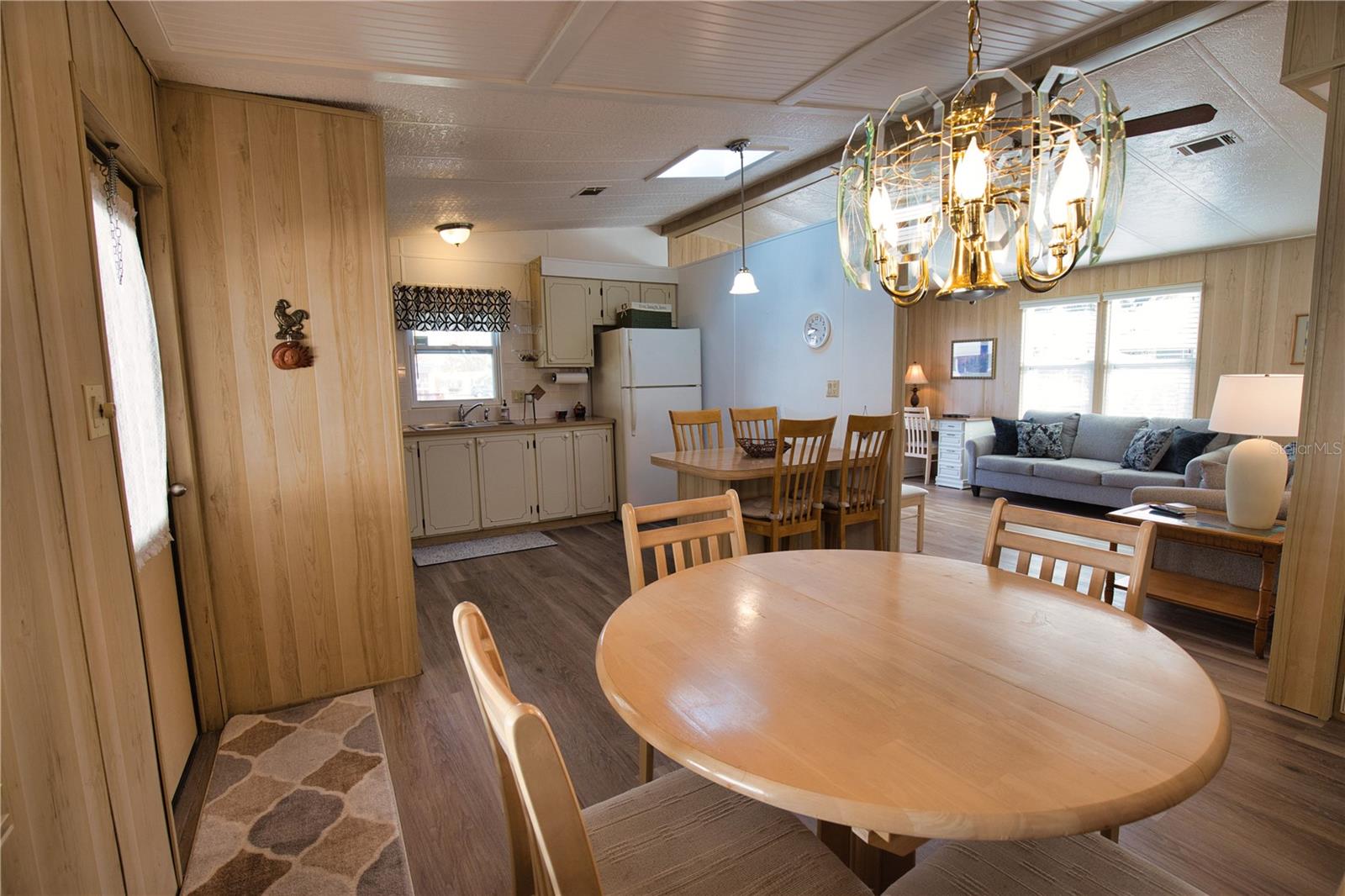 Image 13 of 93 For 923 Iglesia Drive