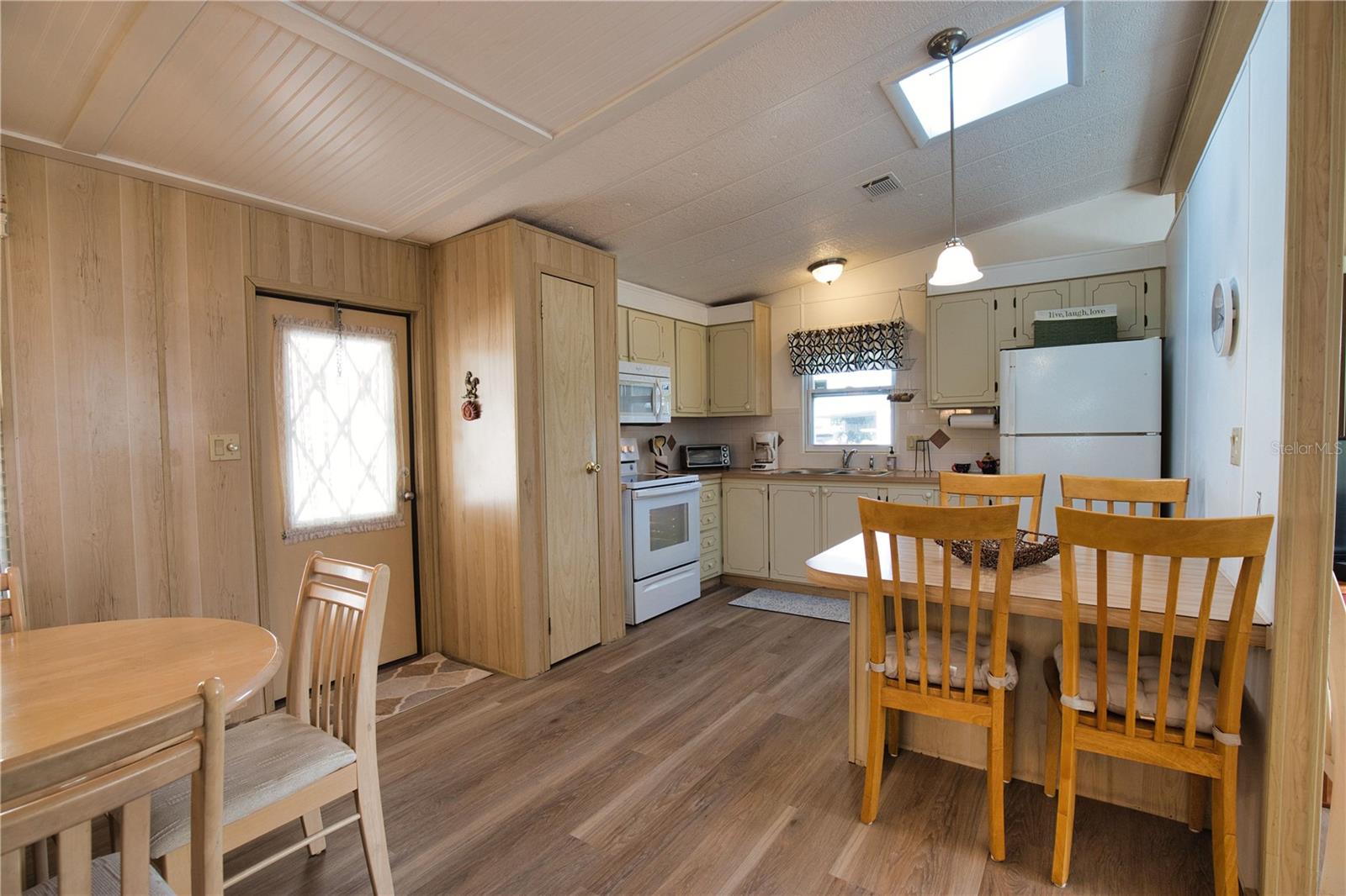 Image 15 of 93 For 923 Iglesia Drive