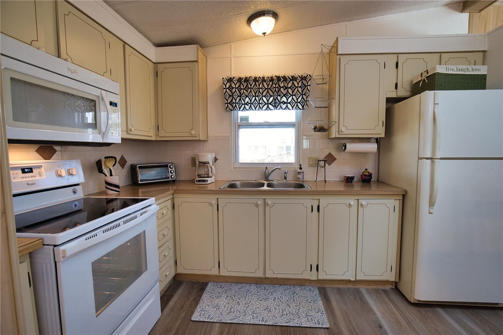 Image 17 of 93 For 923 Iglesia Drive