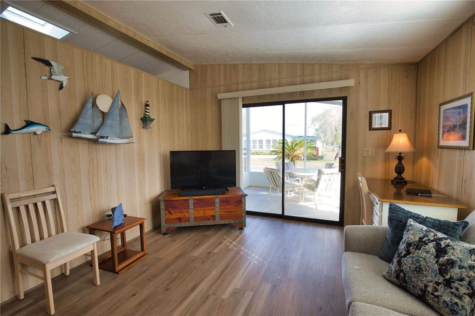 Image 21 of 93 For 923 Iglesia Drive