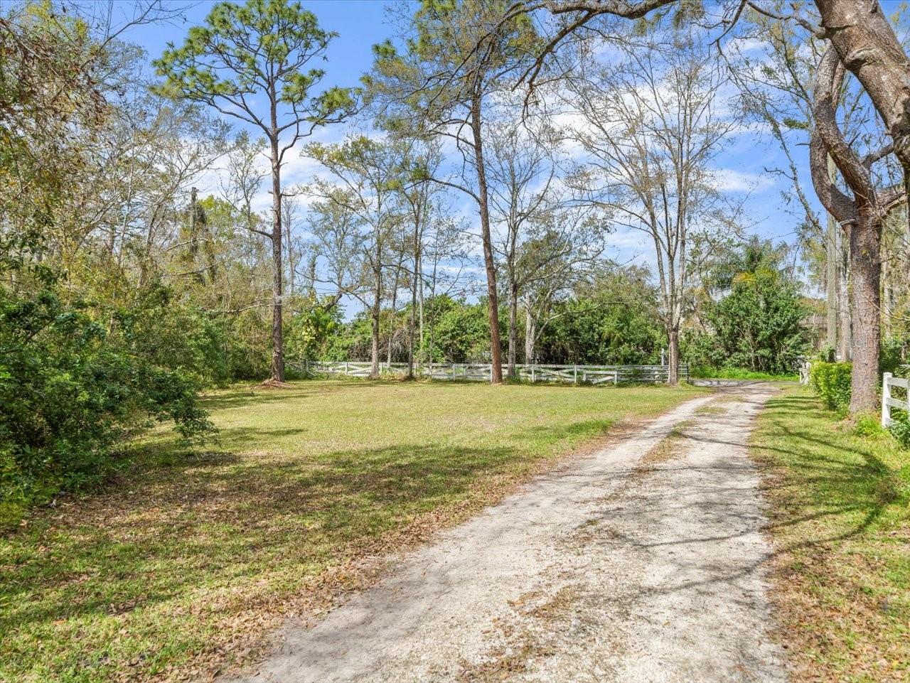 Listing photo id 11 for 6302 Fitzgerald Road