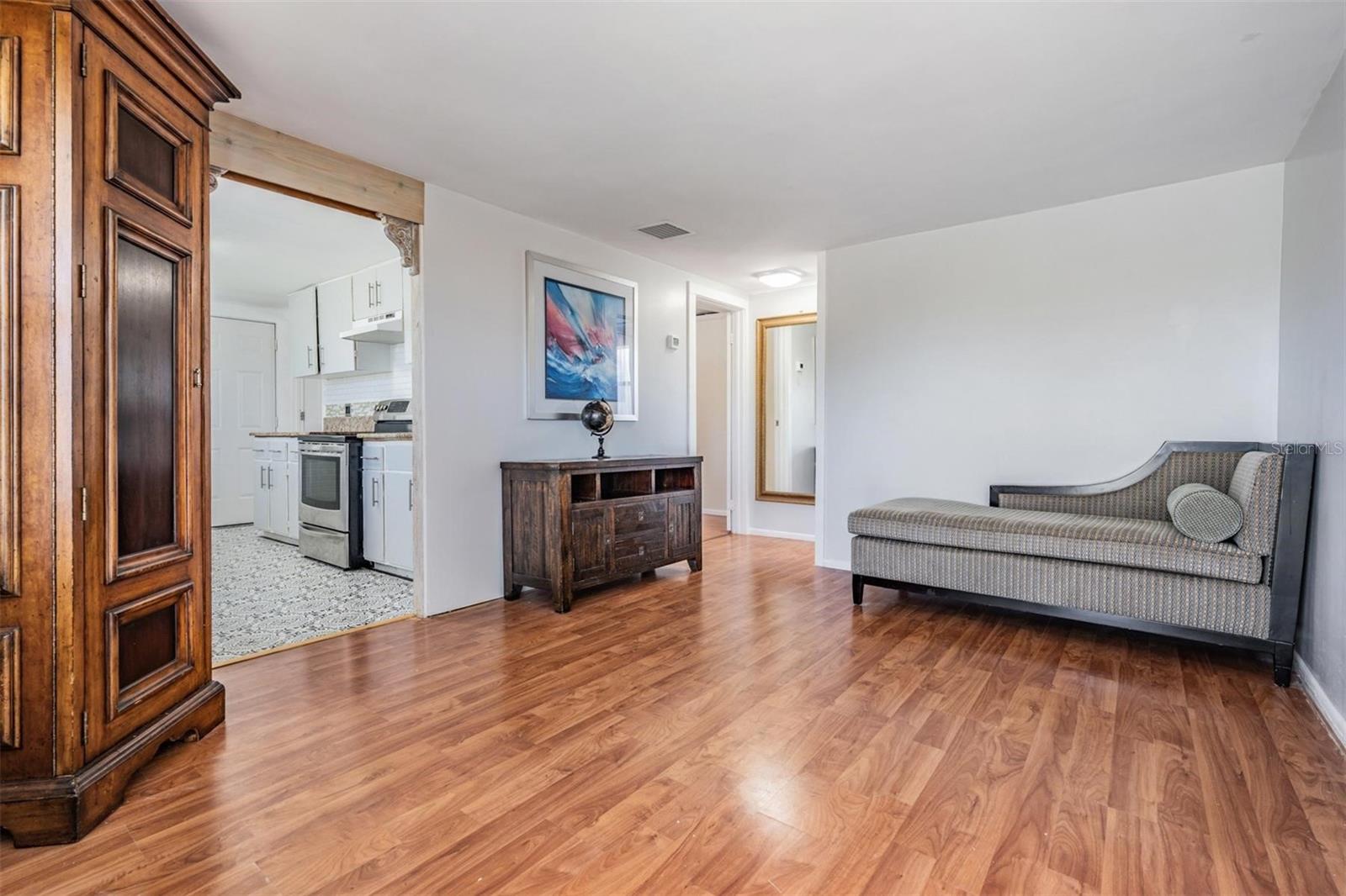 Image 4 of 33 For 1521 Tioga Avenue