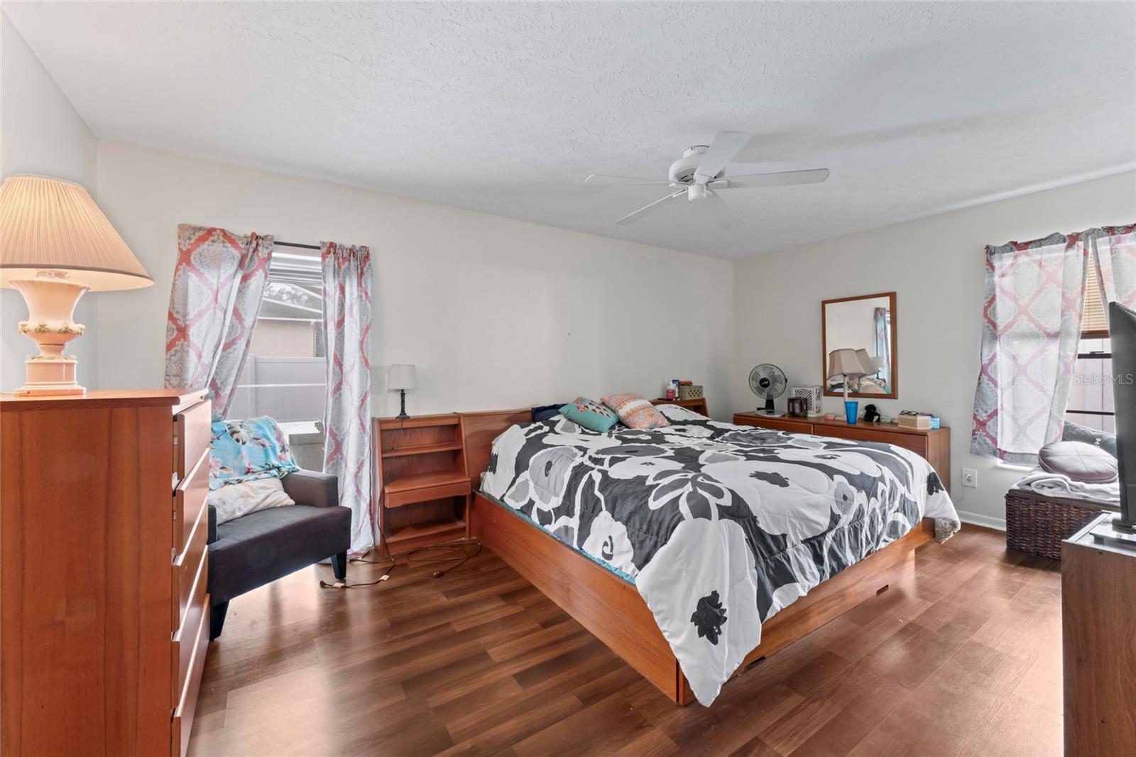 Image 32 of 53 For 16015 Glen Haven Drive