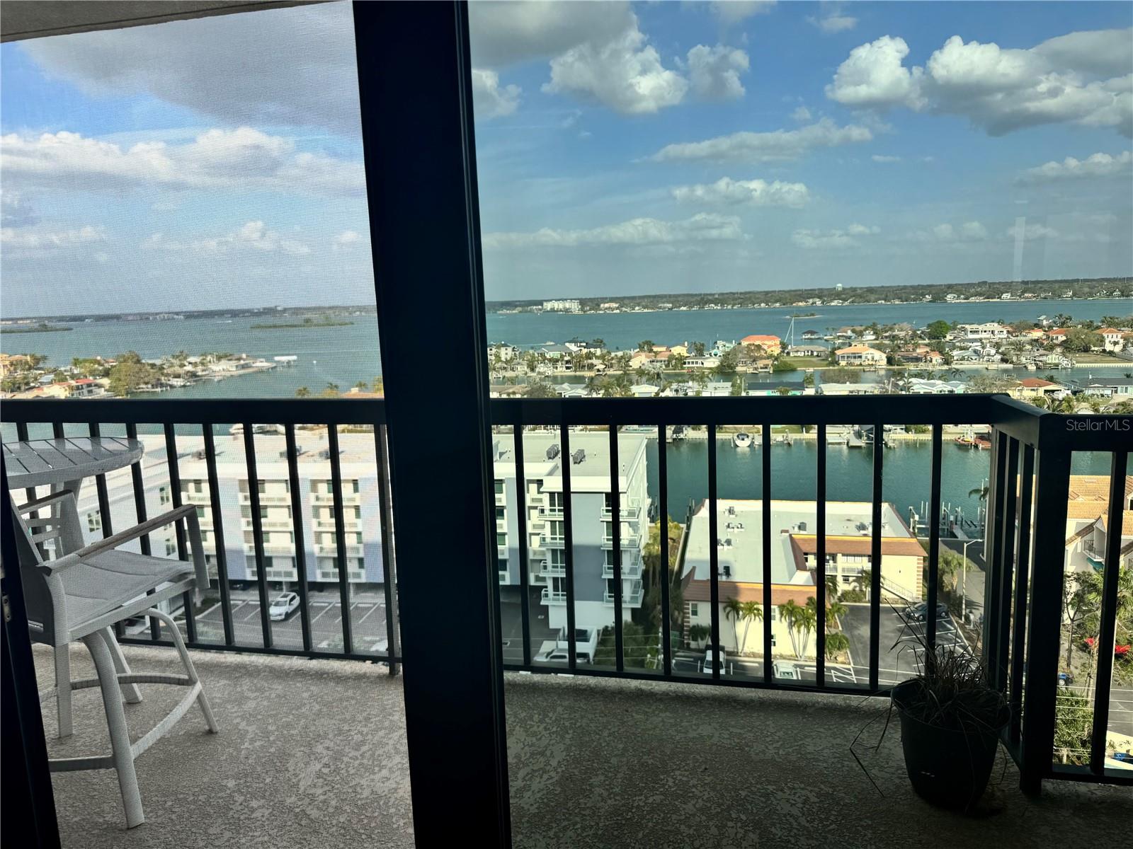 Listing photo id 0 for 400 Island Way 1412