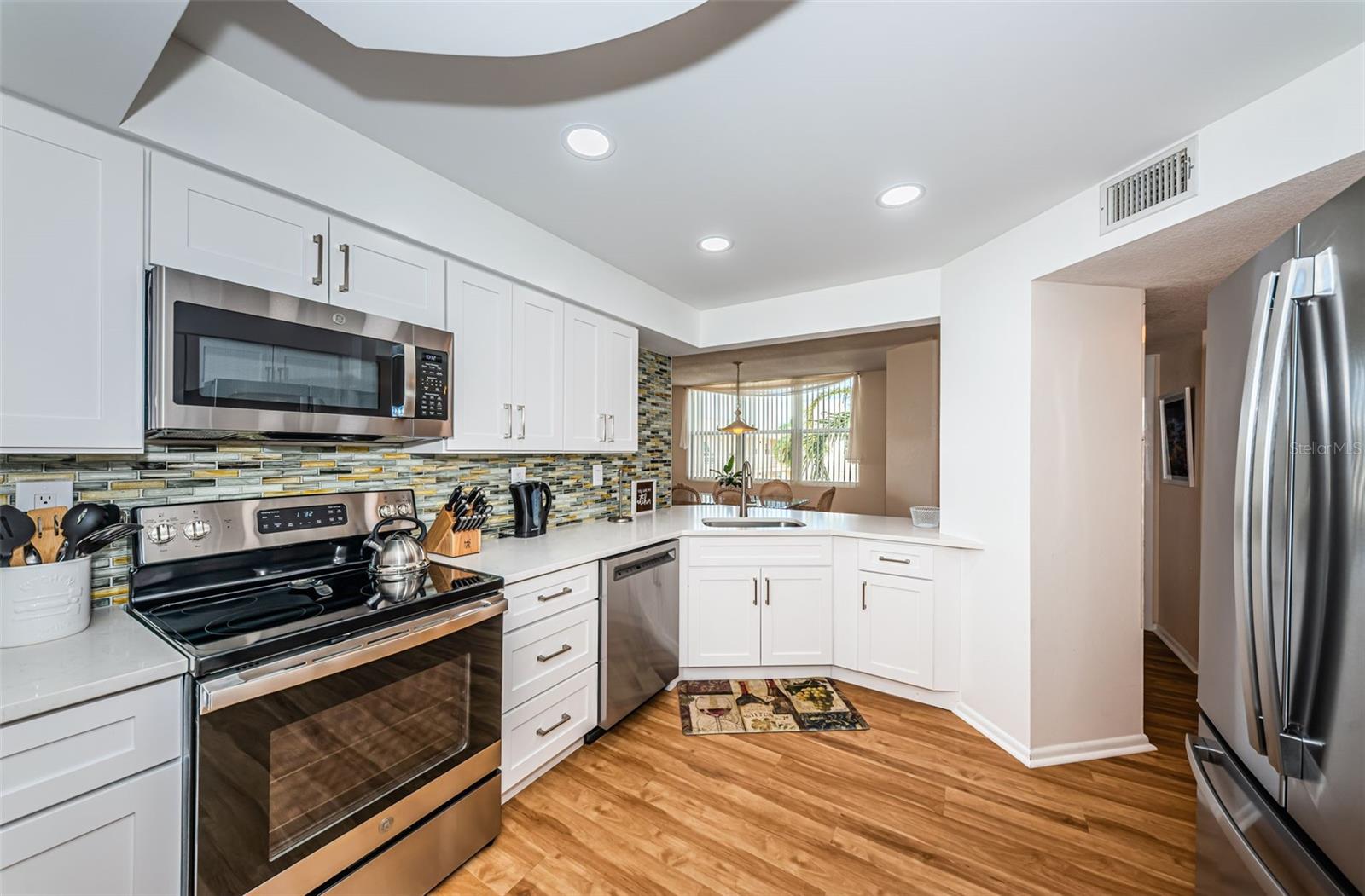 Image 5 of 26 For 6021 Bahia Del Mar Circle 540