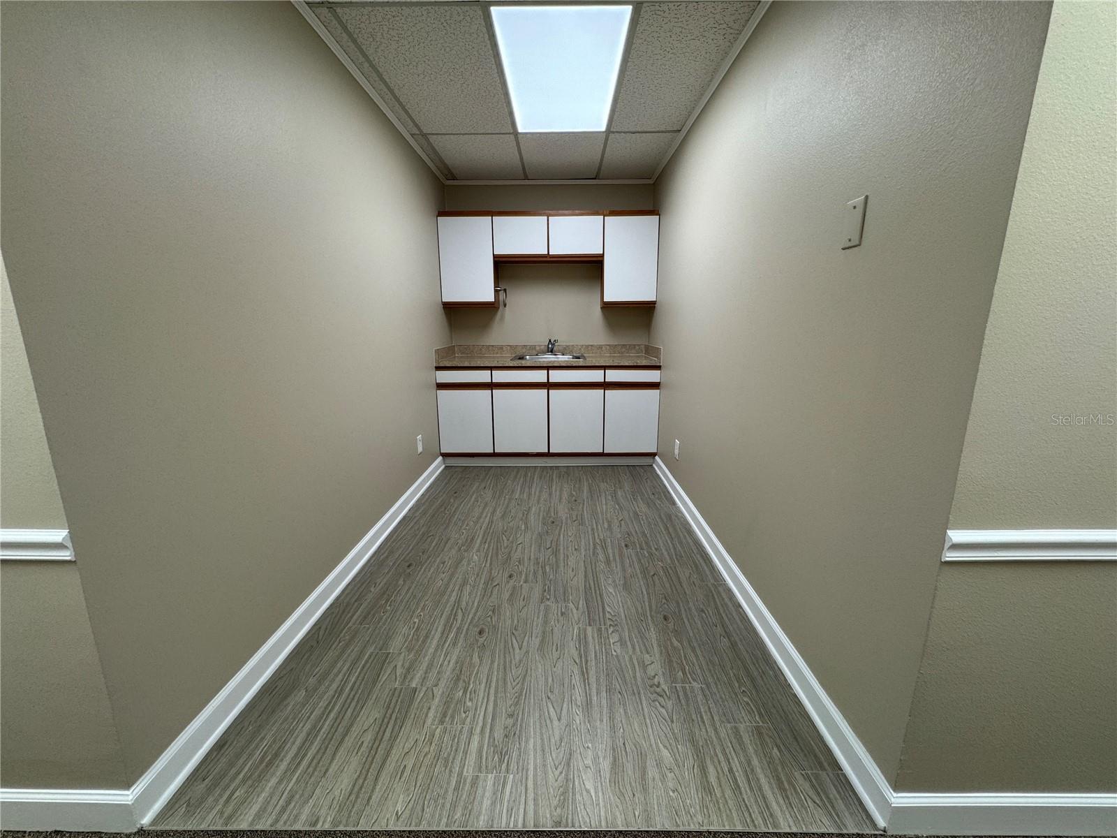 Image 10 of 17 For 1046 Busch Boulevard 200