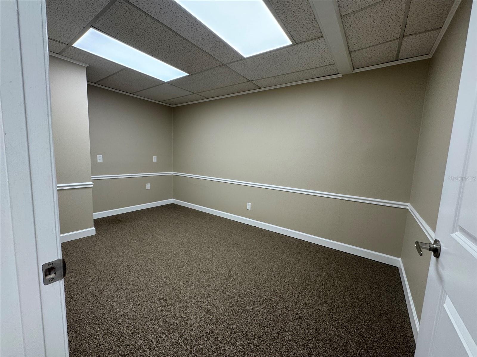 Image 12 of 17 For 1046 Busch Boulevard 200