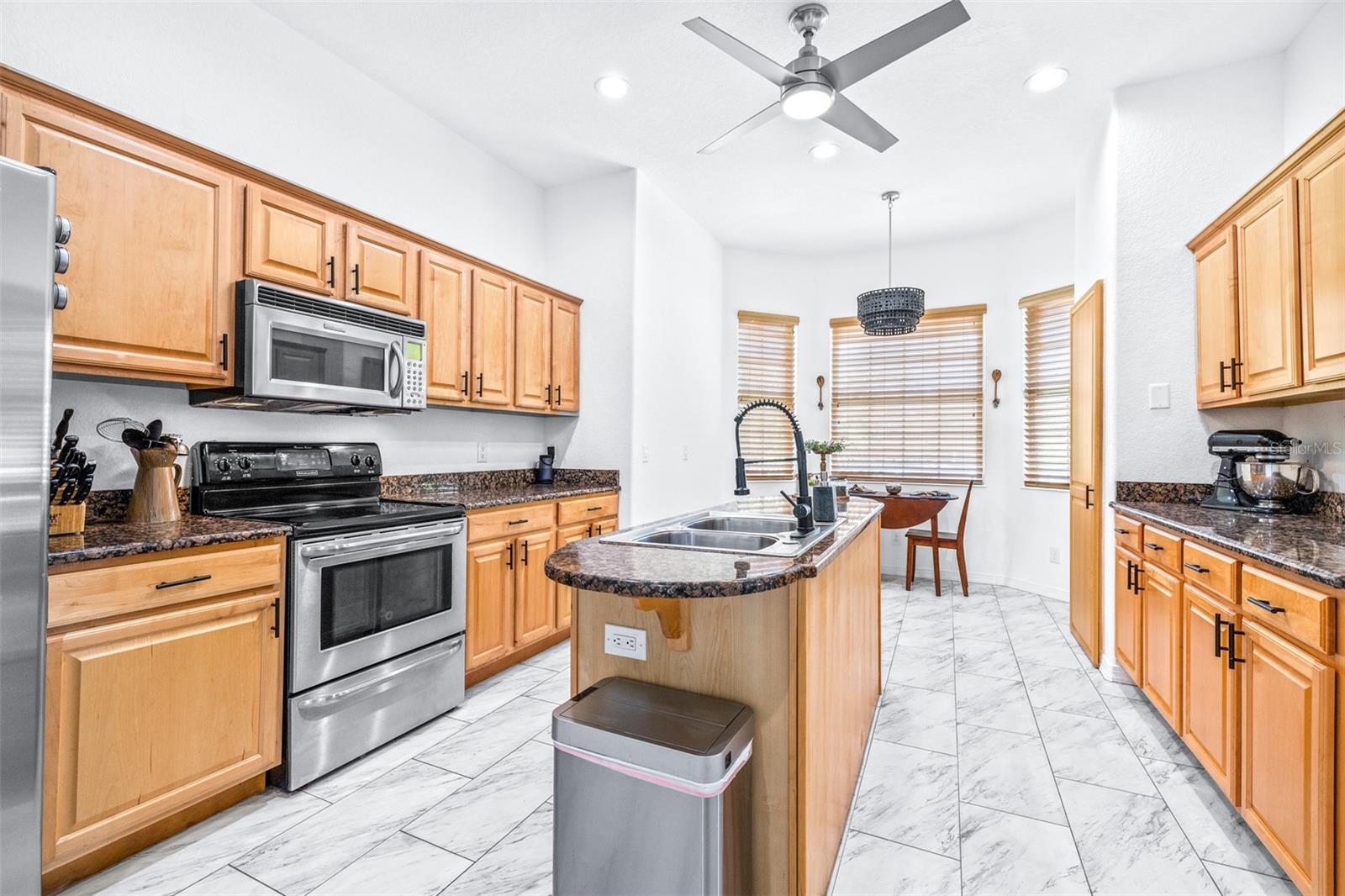 Listing photo id 13 for 733 Seminole Boulevard