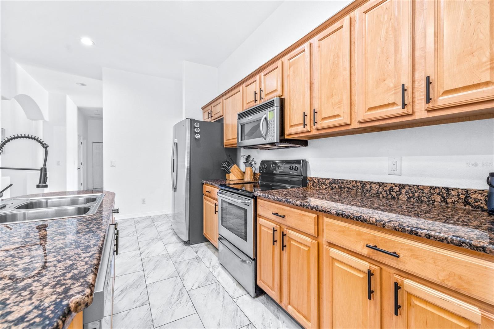 Listing photo id 17 for 733 Seminole Boulevard