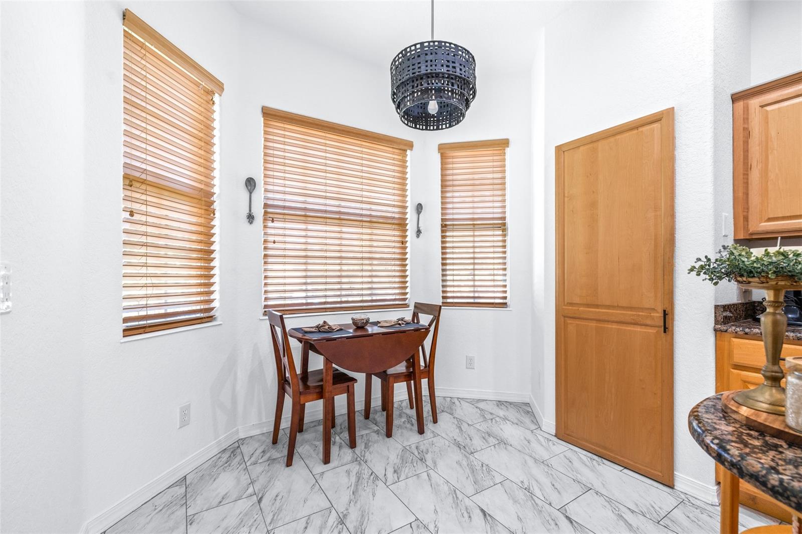 Listing photo id 20 for 733 Seminole Boulevard