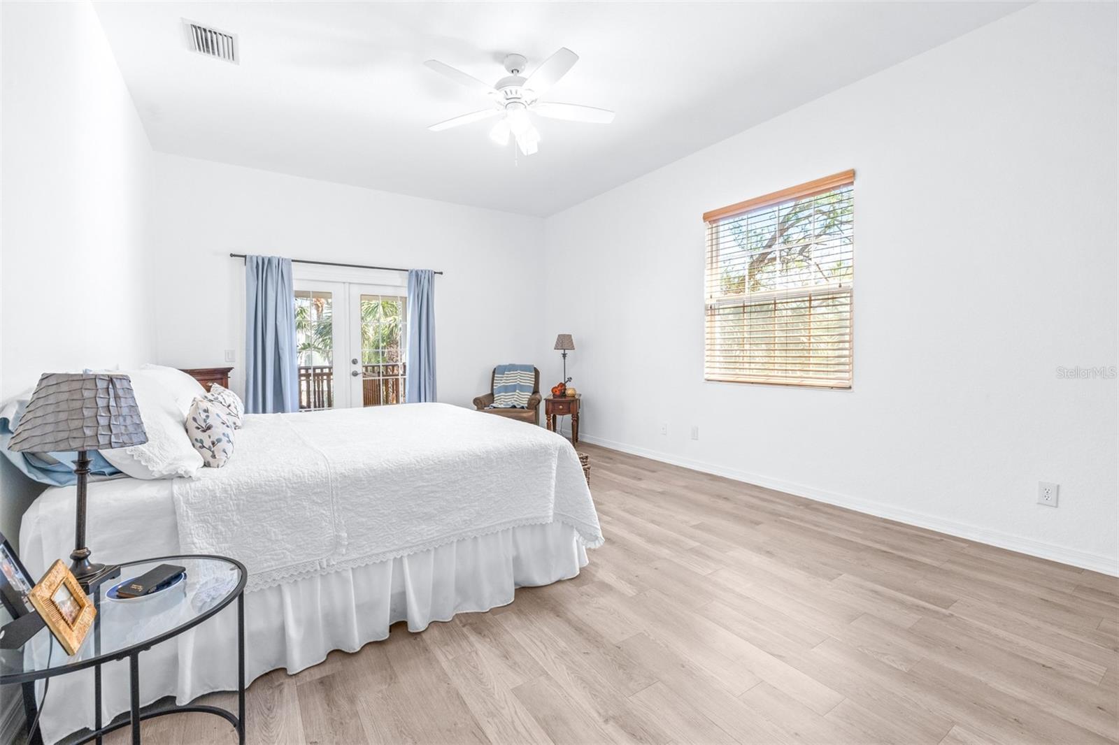 Listing photo id 24 for 733 Seminole Boulevard