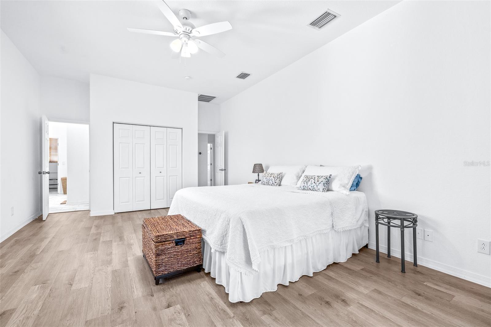 Listing photo id 27 for 733 Seminole Boulevard