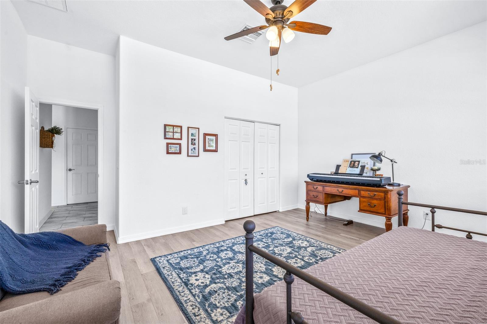 Listing photo id 35 for 733 Seminole Boulevard