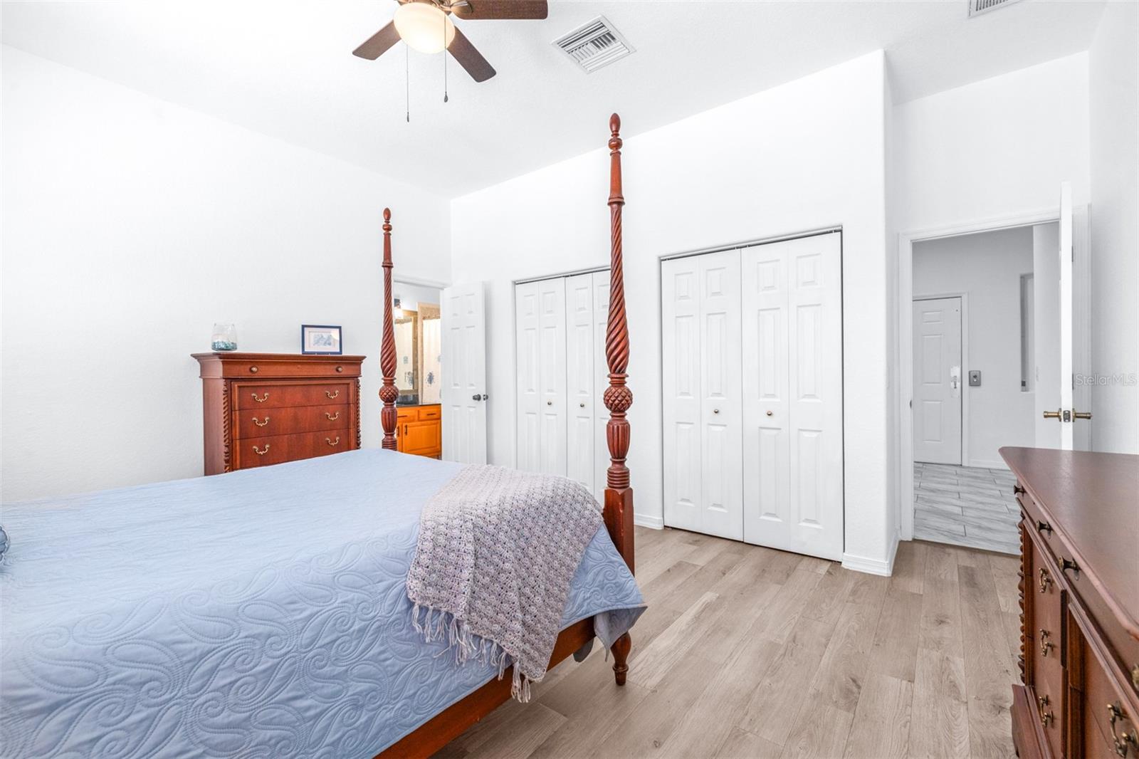 Listing photo id 41 for 733 Seminole Boulevard