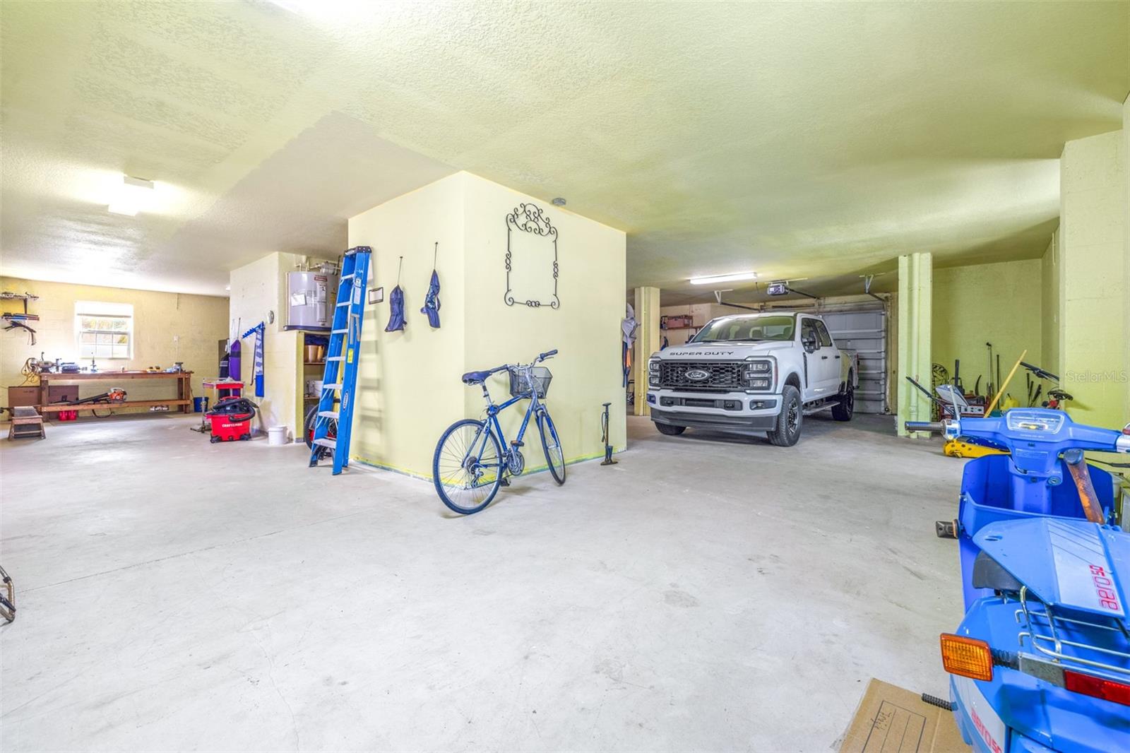 Listing photo id 45 for 733 Seminole Boulevard