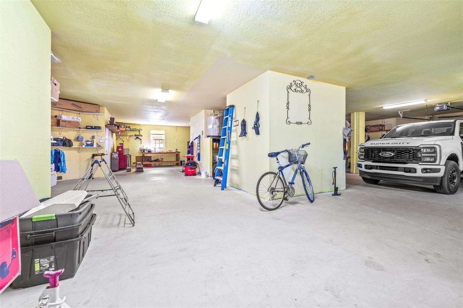 Listing photo id 46 for 733 Seminole Boulevard