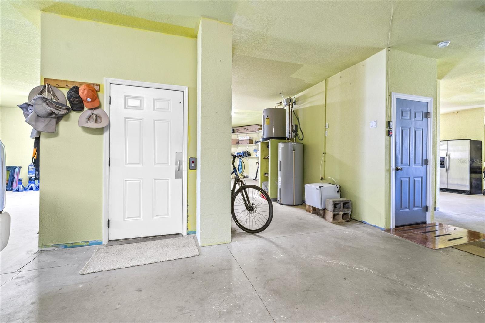 Listing photo id 47 for 733 Seminole Boulevard