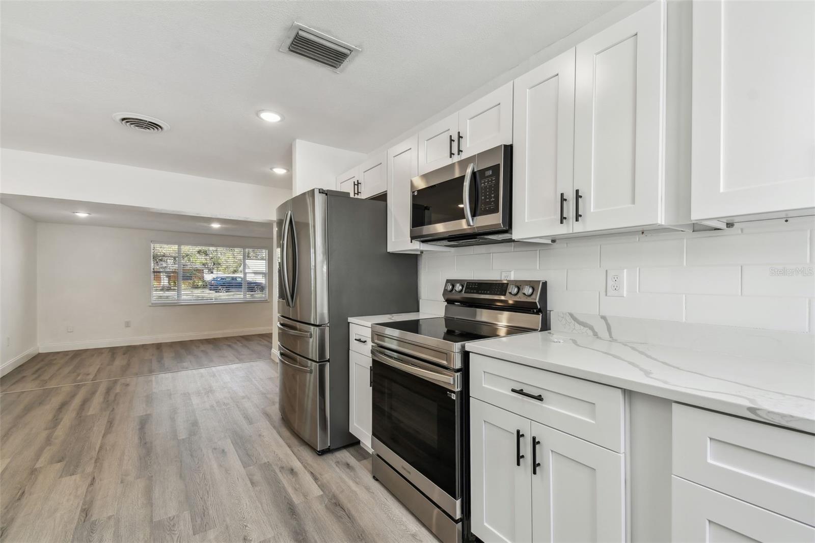 Image 11 of 37 For 708 15th Avenue W
