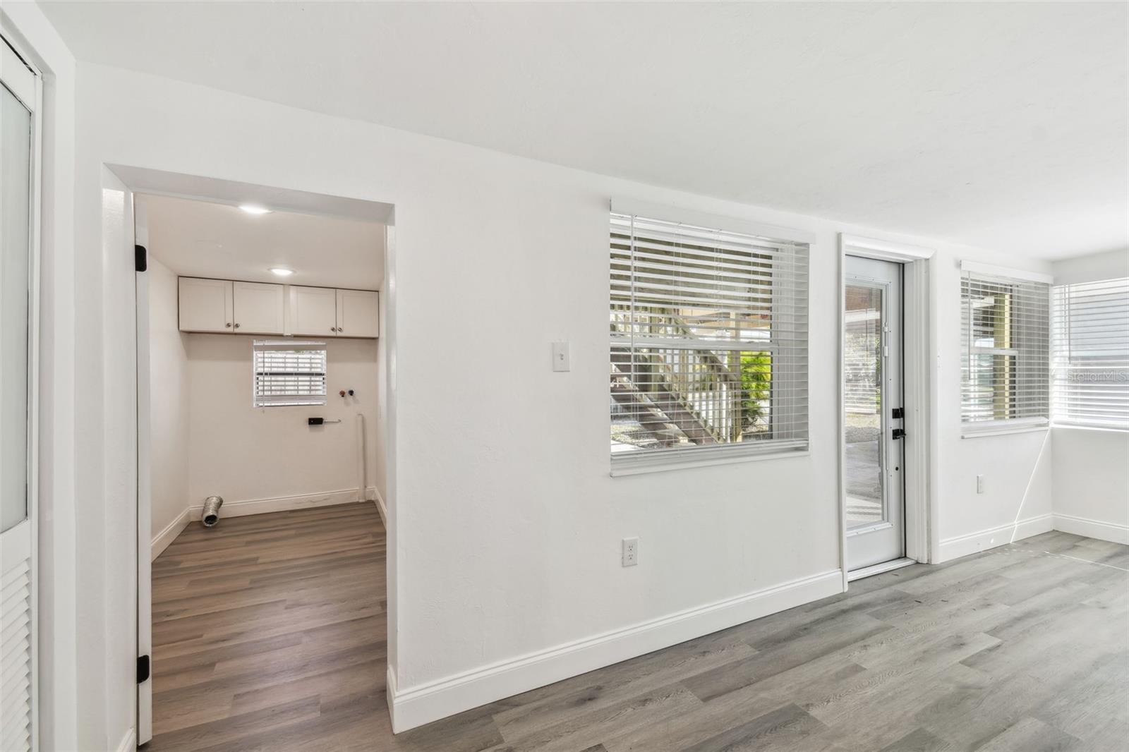 Image 17 of 37 For 708 15th Avenue W