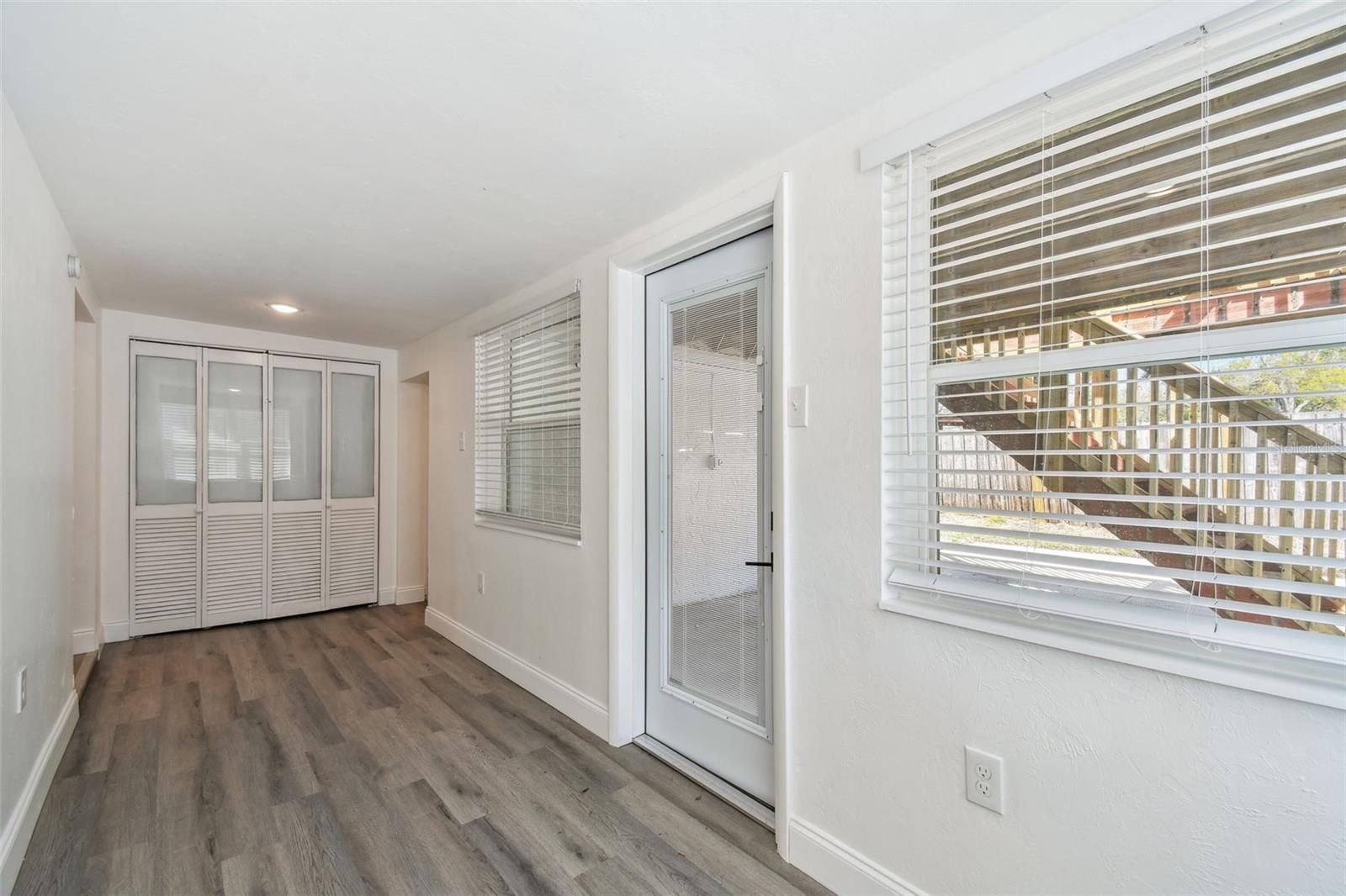 Image 18 of 37 For 708 15th Avenue W