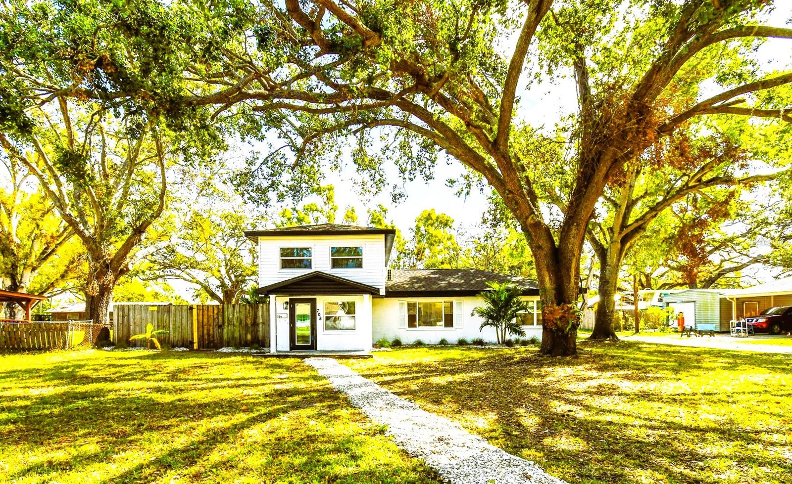 Image 2 of 37 For 708 15th Avenue W