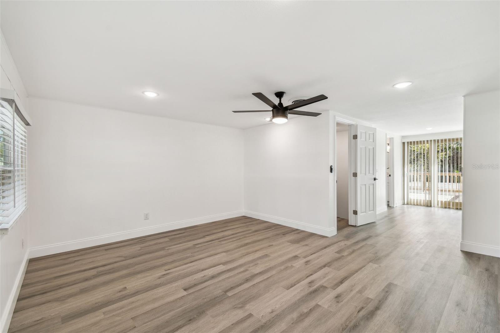 Image 21 of 37 For 708 15th Avenue W