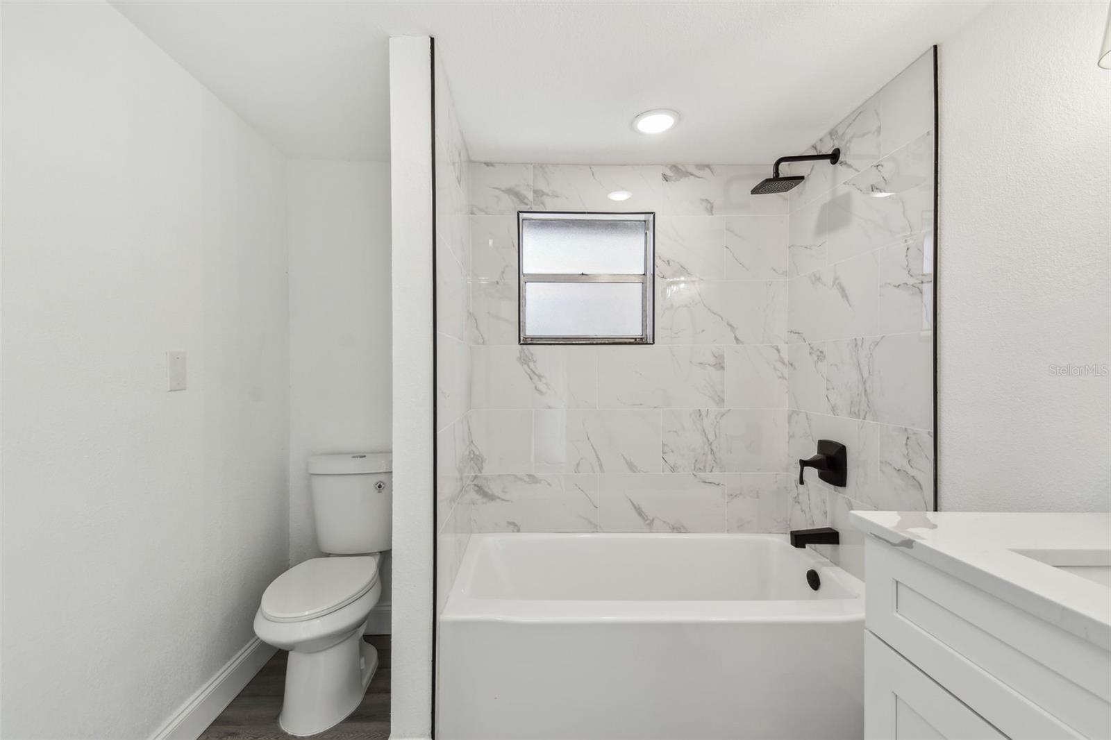 Image 24 of 37 For 708 15th Avenue W