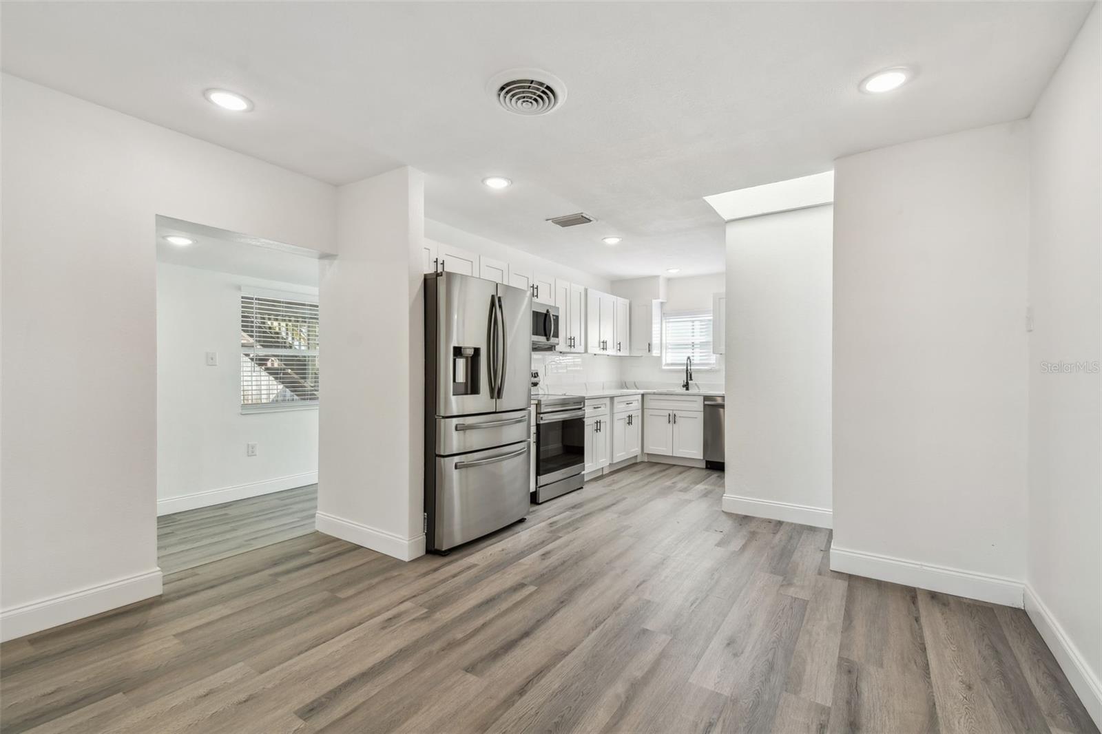 Image 6 of 37 For 708 15th Avenue W