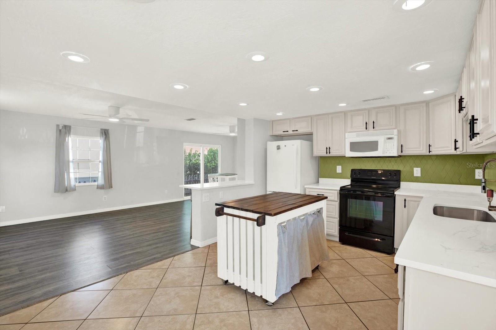 Image 4 of 22 For 5613 19th Avenue S