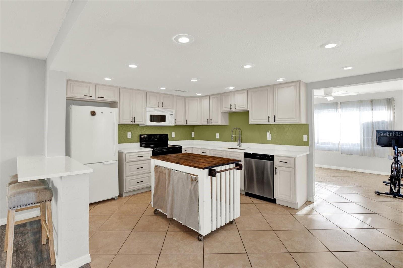 Image 5 of 22 For 5613 19th Avenue S