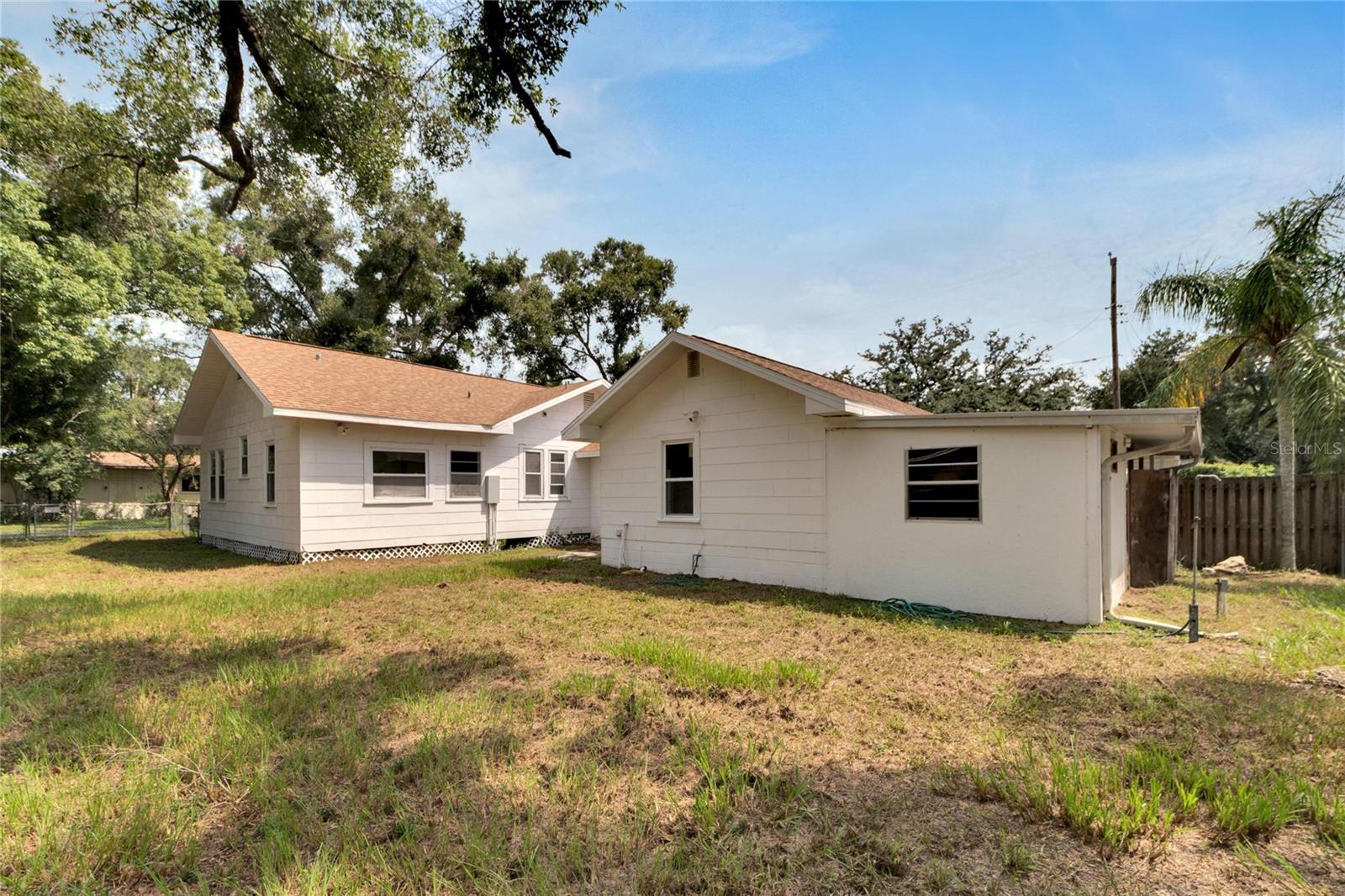 Listing photo id 26 for 11718 N Ola Ave