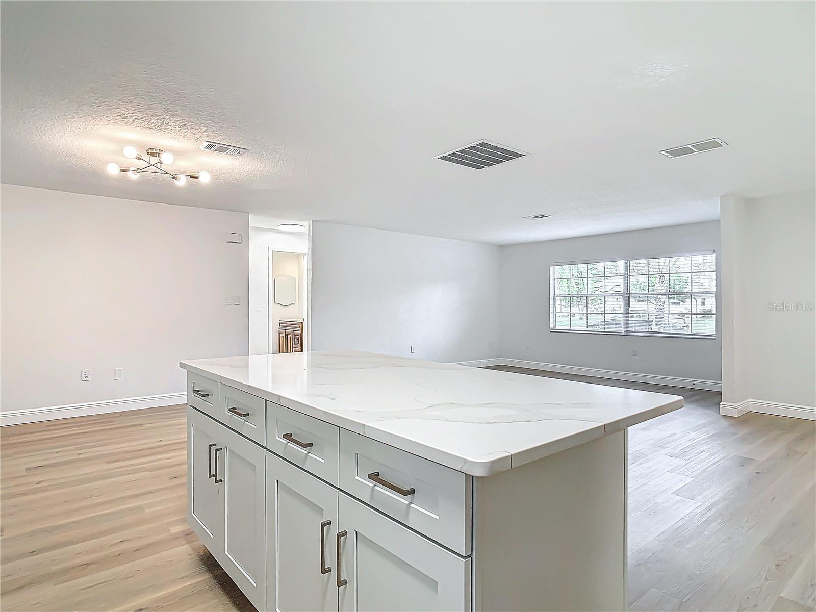 Image 10 of 31 For 610 Moonpenny Circle