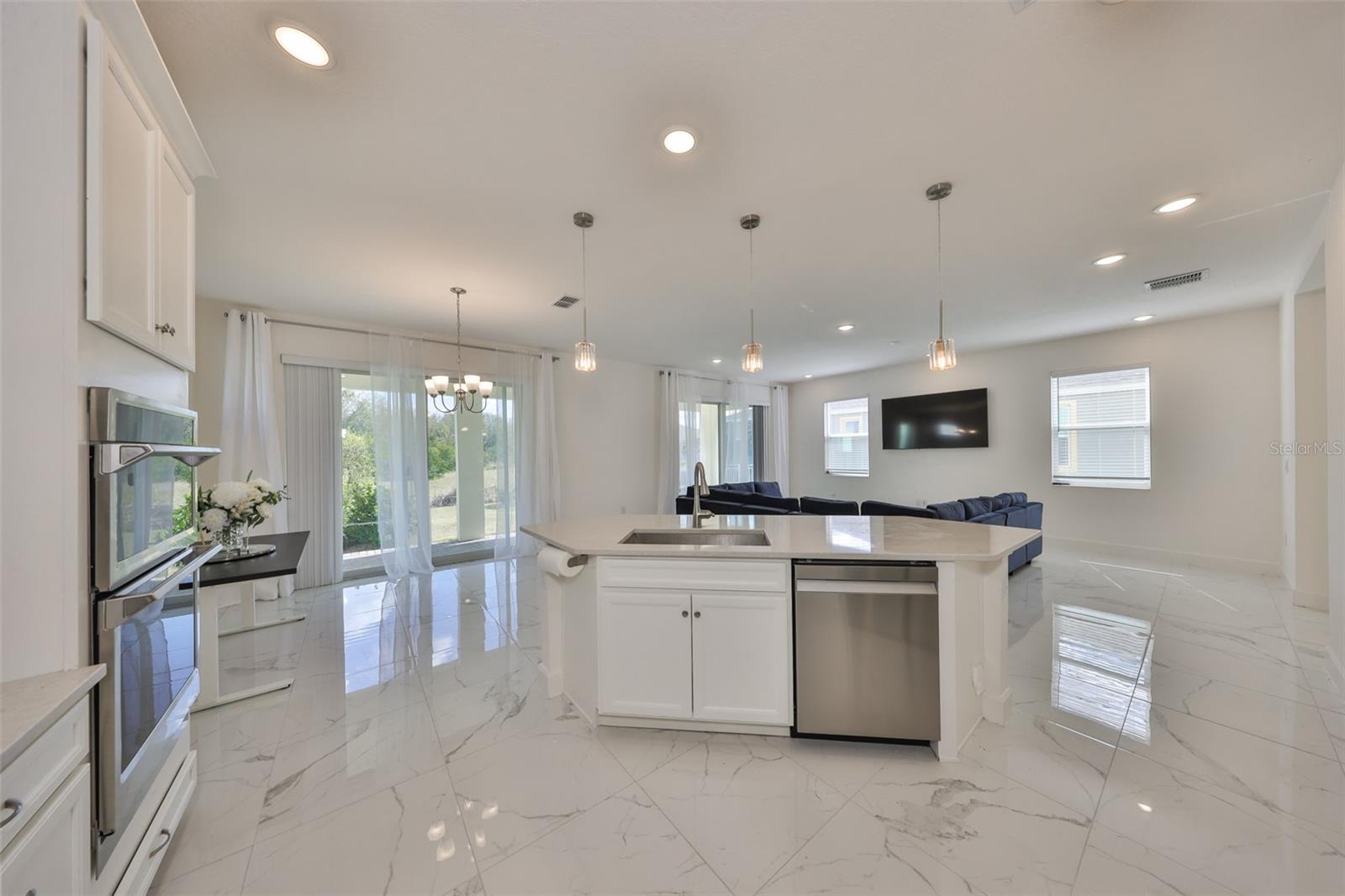 Listing photo id 9 for 5232 Wishing Arch Drive