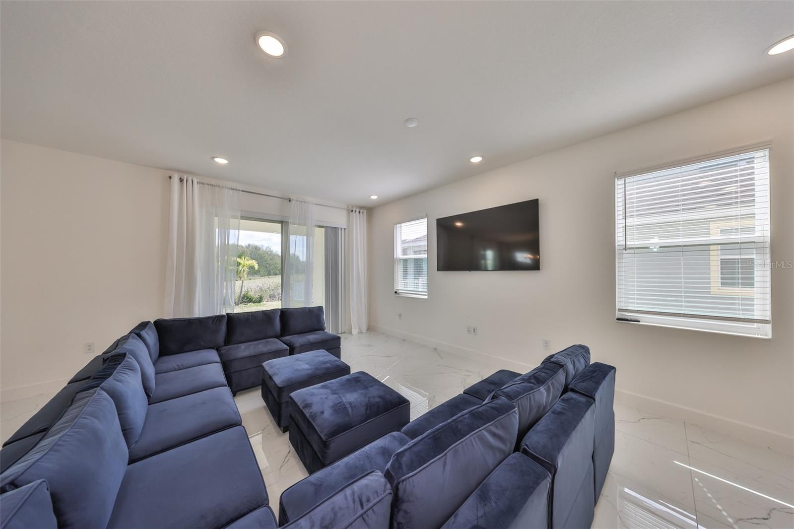 Listing photo id 11 for 5232 Wishing Arch Drive
