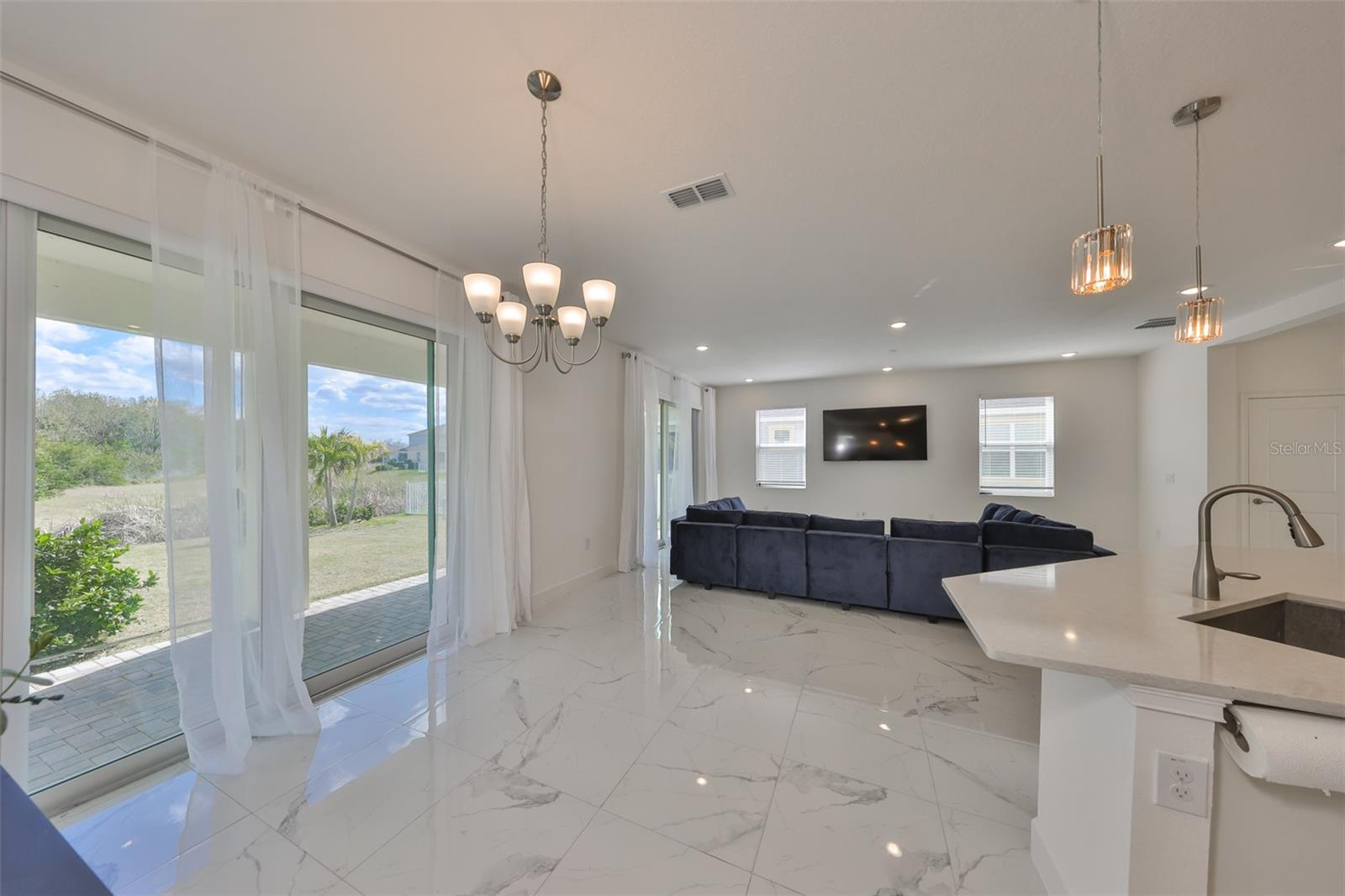 Listing photo id 12 for 5232 Wishing Arch Drive