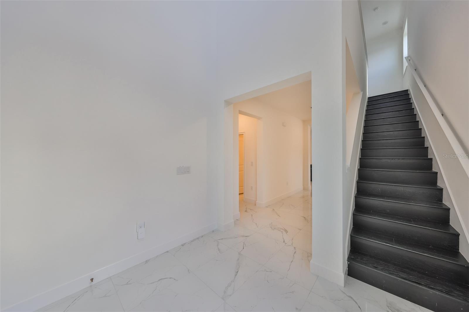 Listing photo id 13 for 5232 Wishing Arch Drive