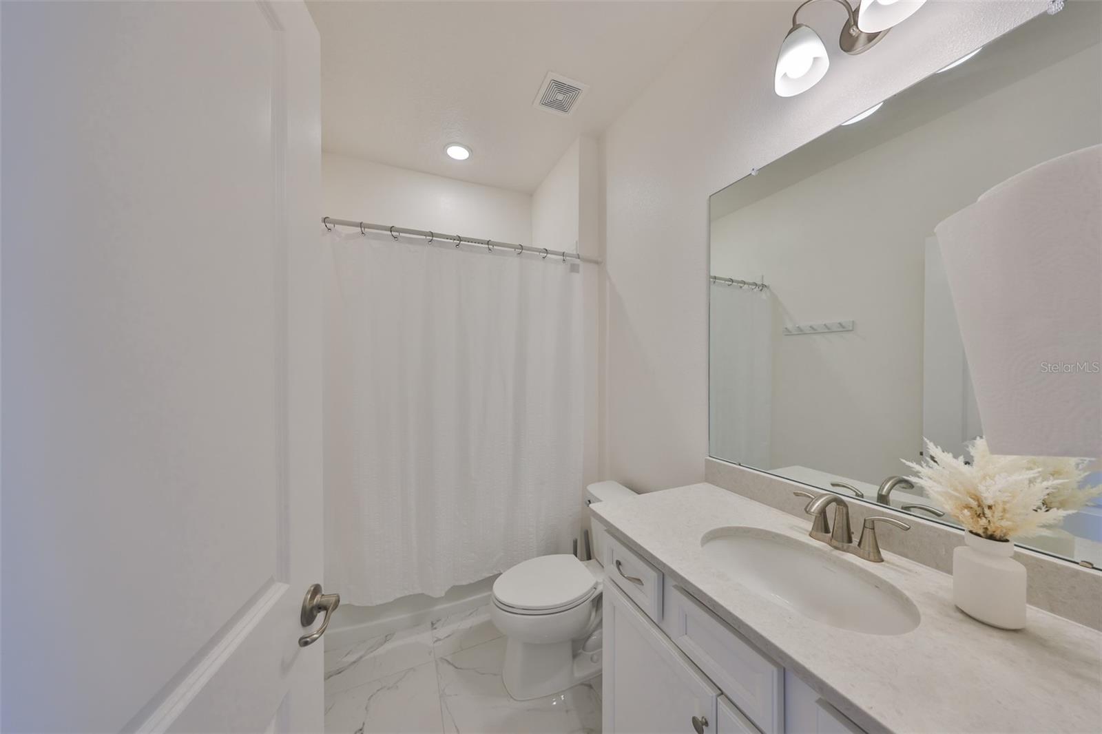 Listing photo id 15 for 5232 Wishing Arch Drive