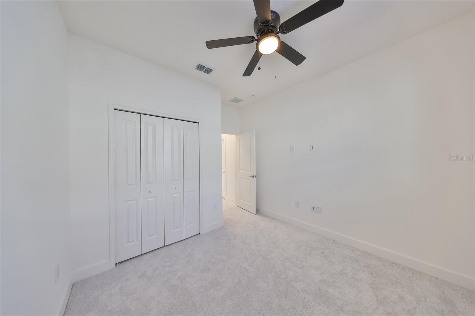 Listing photo id 17 for 5232 Wishing Arch Drive