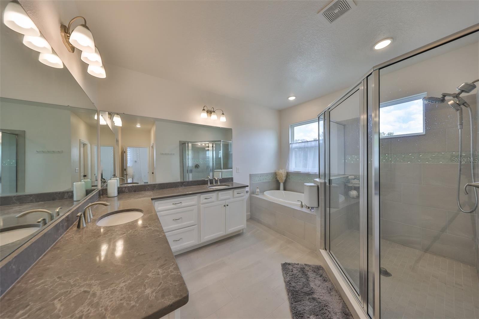 Listing photo id 33 for 5232 Wishing Arch Drive