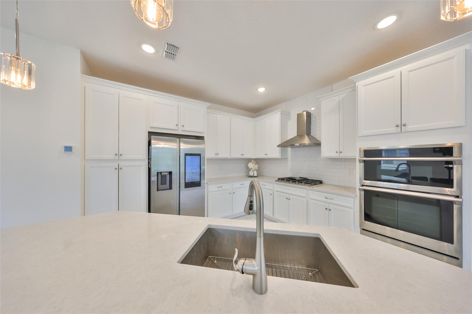 Listing photo id 6 for 5232 Wishing Arch Drive