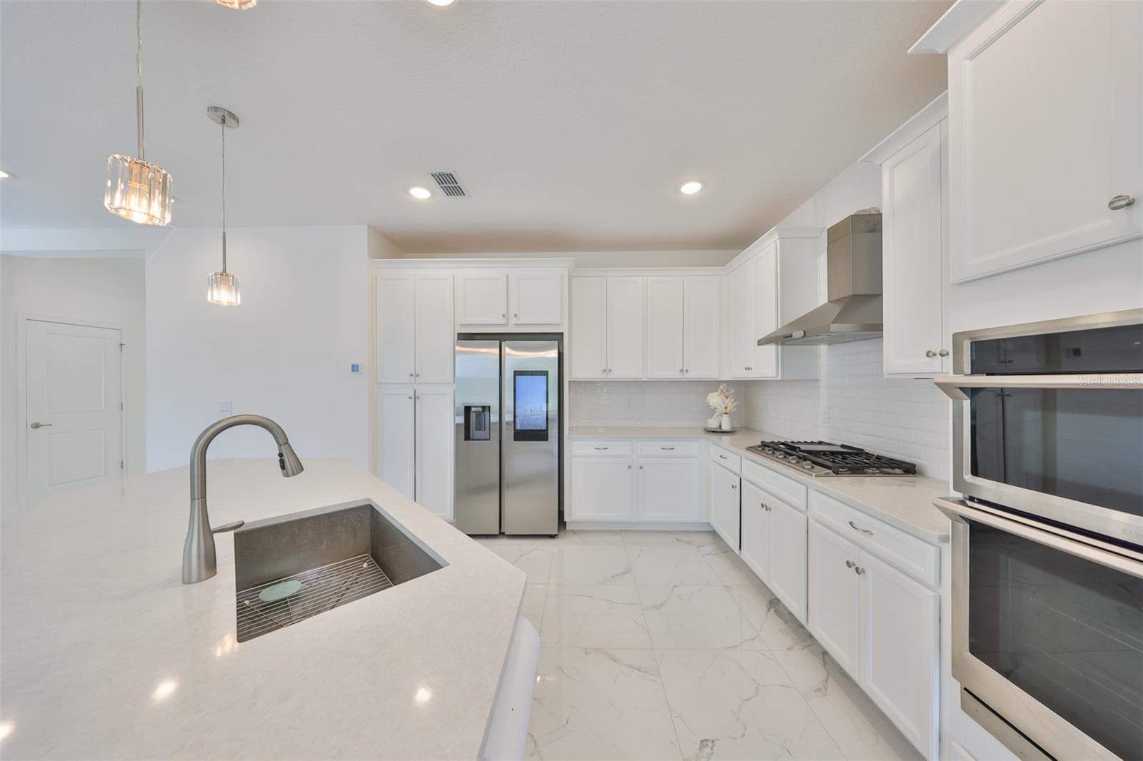 Listing photo id 7 for 5232 Wishing Arch Drive