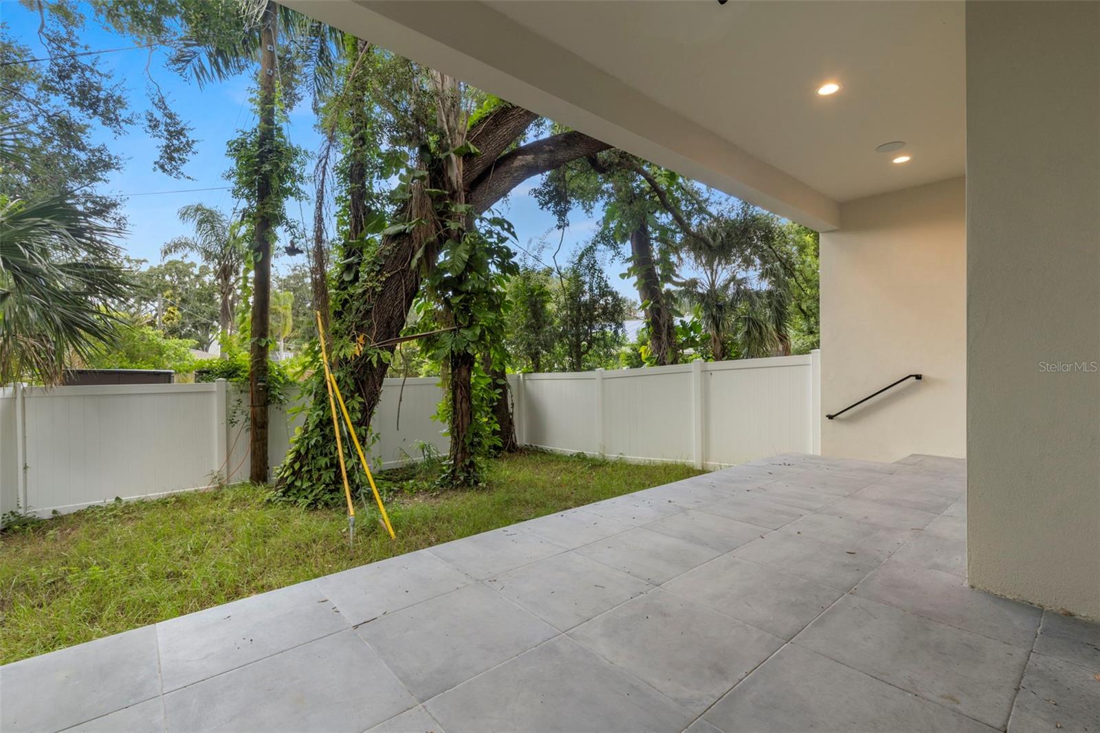 Image 33 of 35 For 216 Hesperides Street