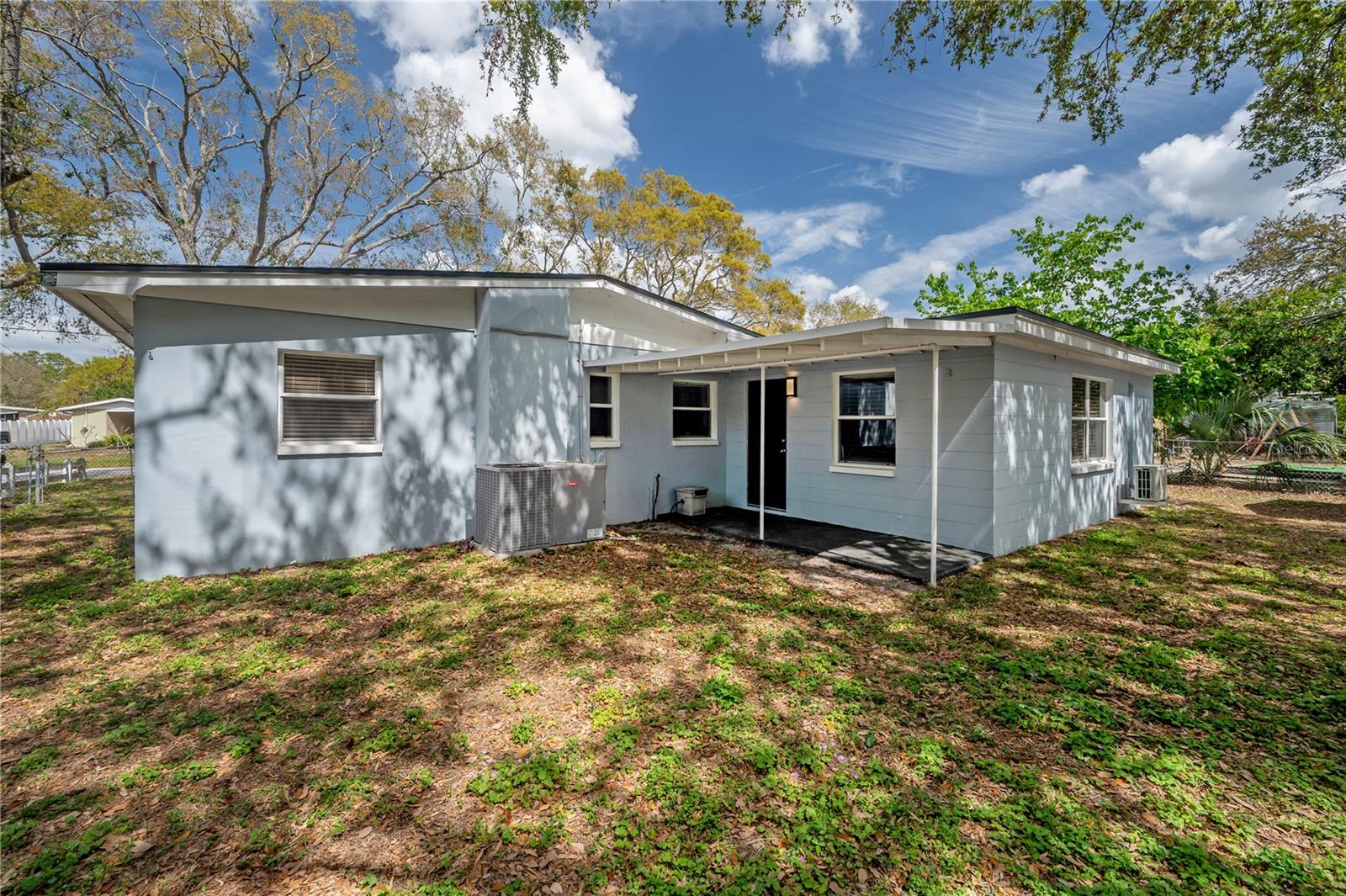 Listing photo id 27 for 2918 Ellis Drive