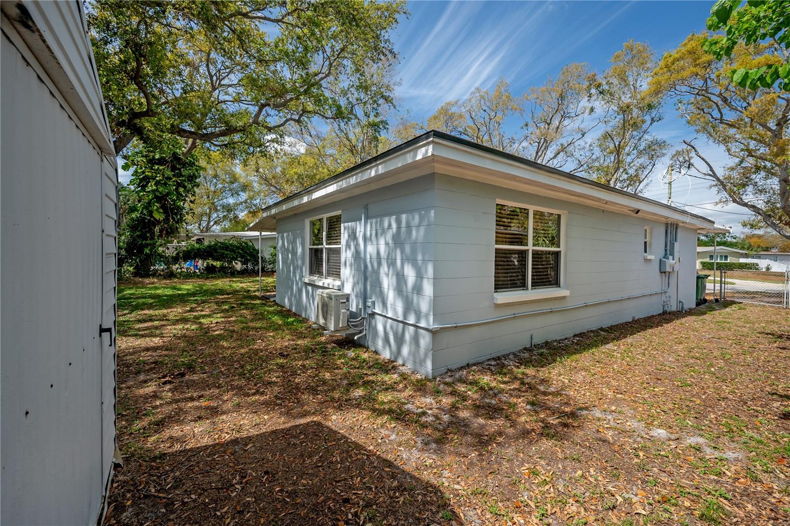 Listing photo id 28 for 2918 Ellis Drive