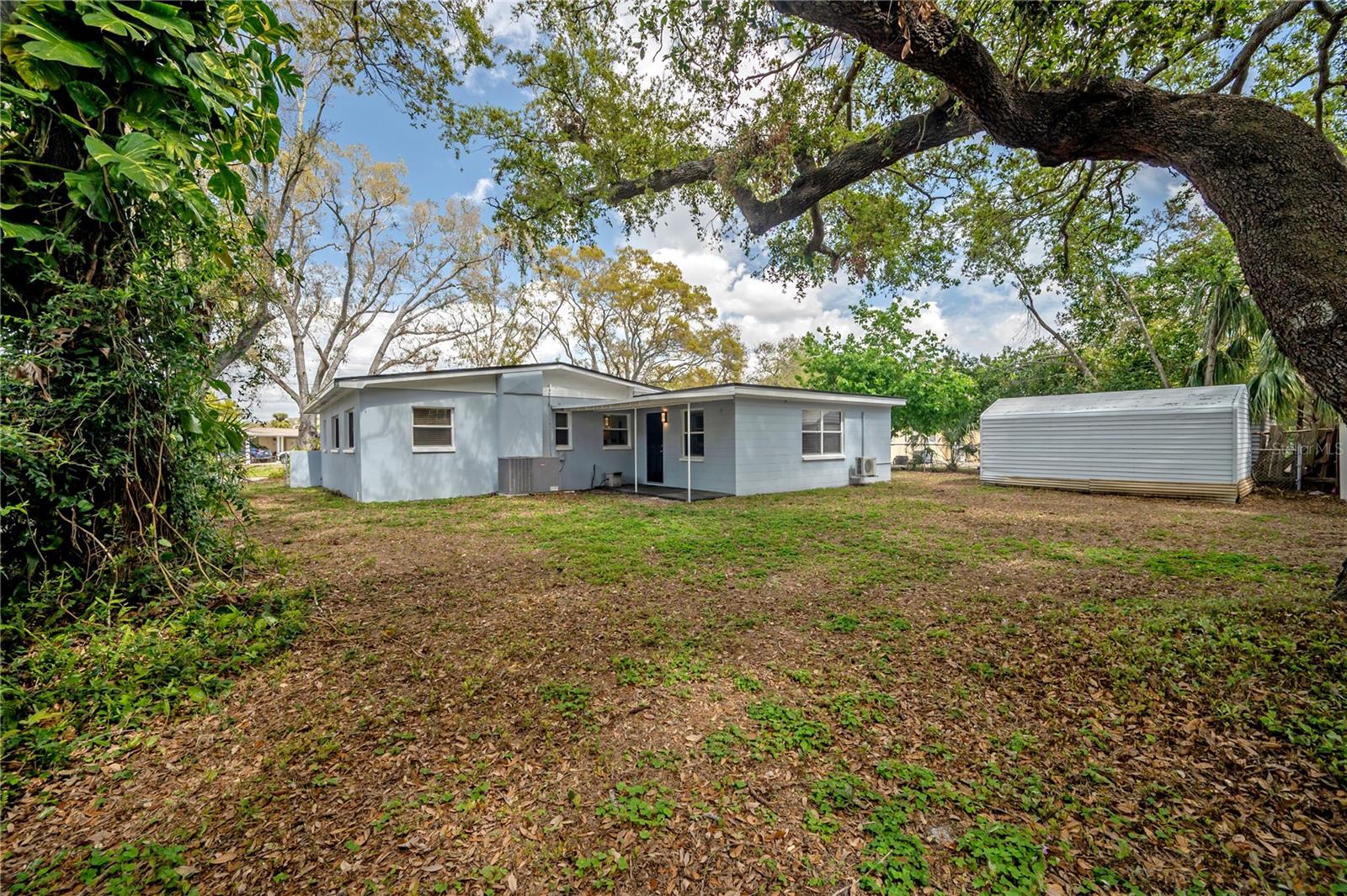 Listing photo id 29 for 2918 Ellis Drive