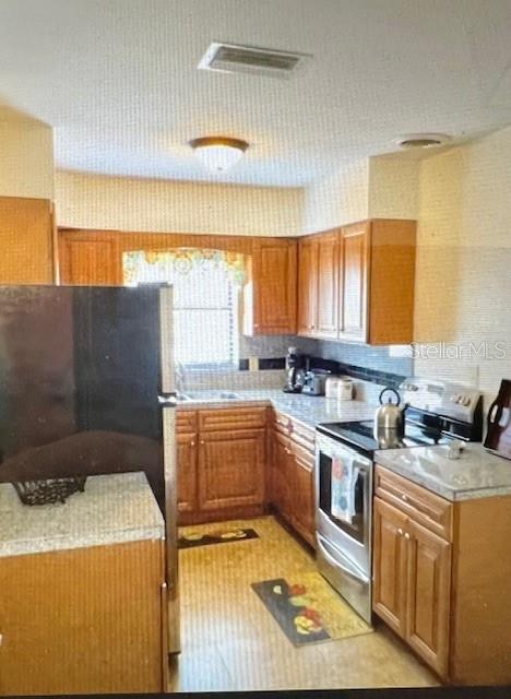 Image 6 of 17 For 425 Highland Court