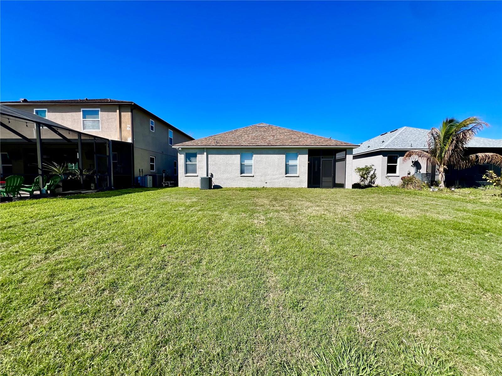 Listing photo id 40 for 1945 Fruitridge Street